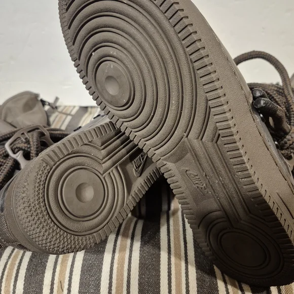 Nike Men's Gray Tactical Boots - Picture 8 of 10